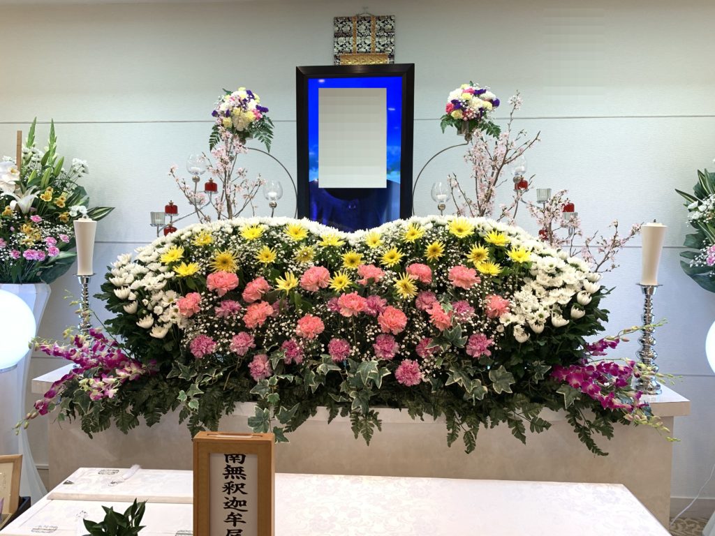 家族葬専用ホールメモリアル堺　花祭壇