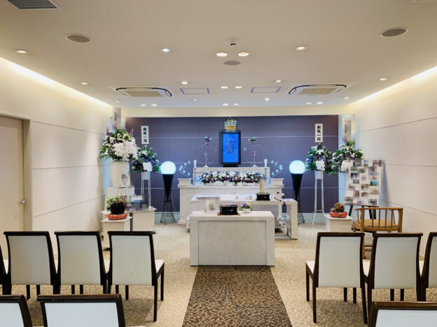 イノリテ堺深井ホールで2025年11月に行われた1日葬の式場風景で、堺市の落ち着いた雰囲気が伝わる写真です