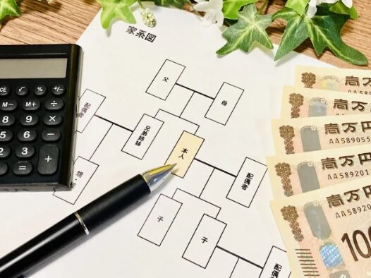 堺市で家族葬を検討するご遺族が、相続放棄を前提とした葬儀費用の支払い方法について、親族関係について整理しているところ。